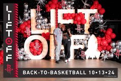 RocketsLiftOffBtB_093006